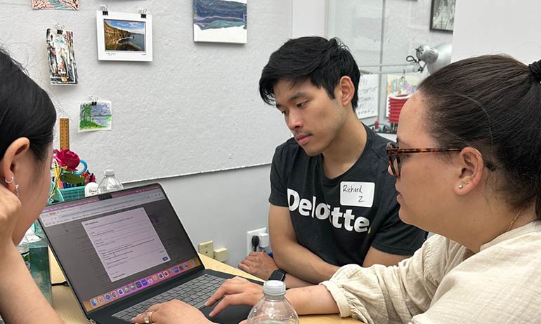 first-literacy-SUPPORTPAGE-VOLUNTEER-770x462